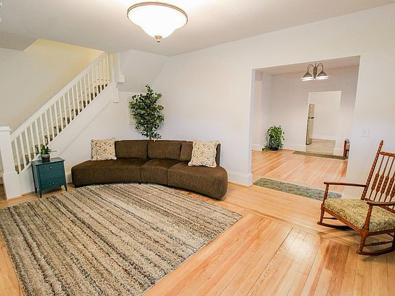 4th image of 1524 Lindsley St