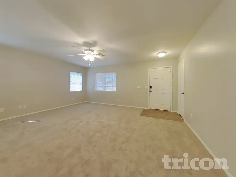 12510 W Scotts Dr — Photo 2