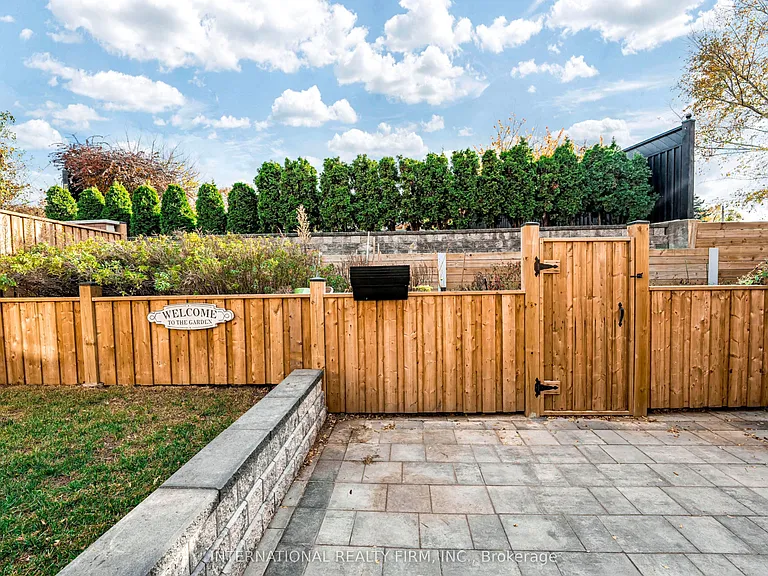 26 Dellbrook Cres — Photo 43