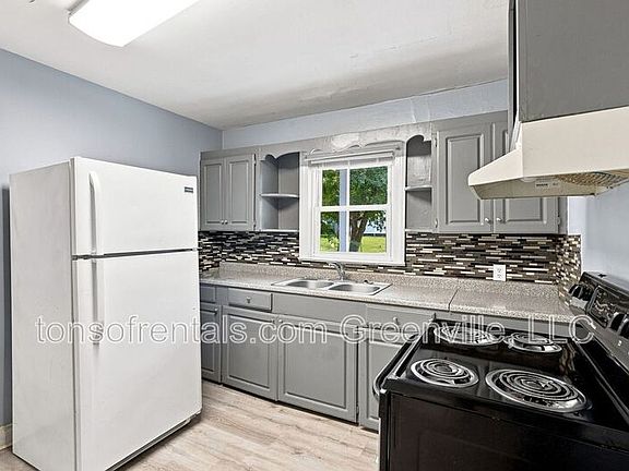 3rd image of 8 Pacific Ave
