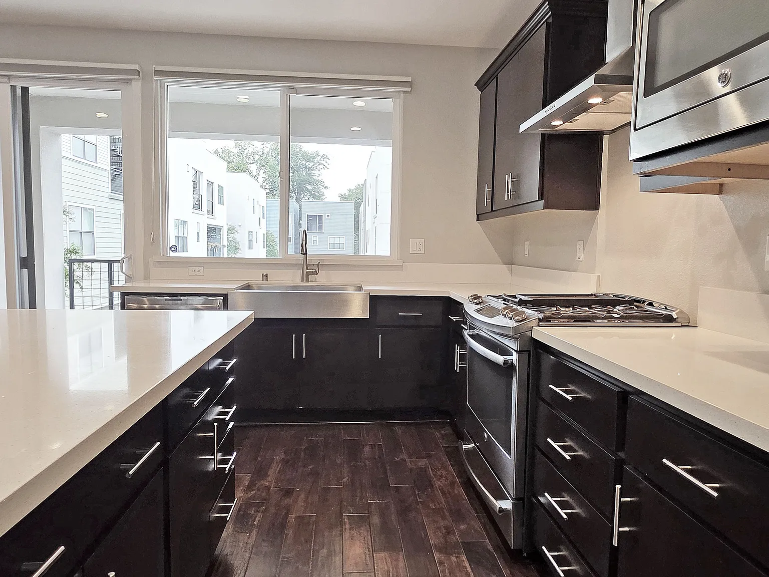 3 bed, 3.5 bath, 1745 sqft, $3,595 — Photo 4