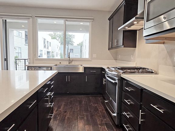 3rd image of 409 10th St
