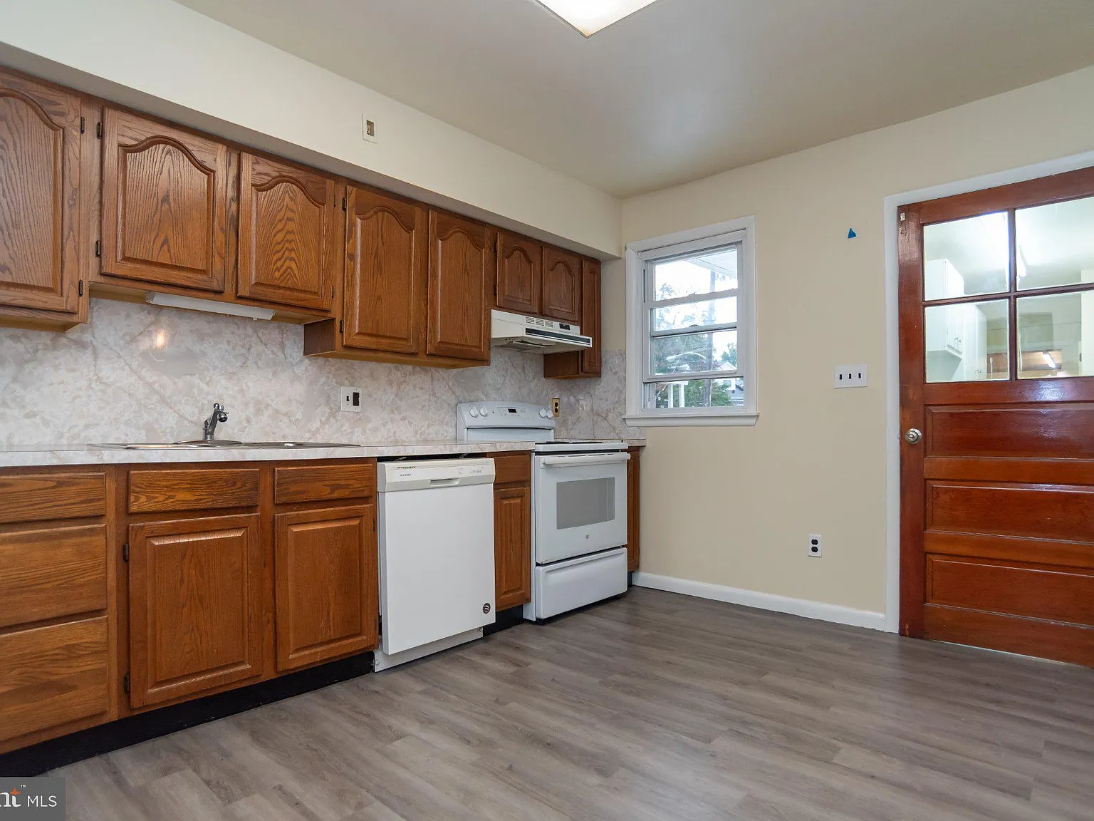 3 bed, 1.5 bath, 2000 sqft, $2,800 — Photo 4