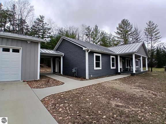 3rd image of 2210 Fox Run Rd