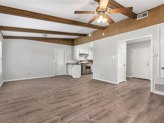 4th image of 309 Borderbrook Dr
