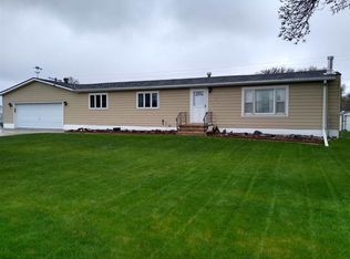 105 W Bartelt Ave, Doniphan, NE 68832