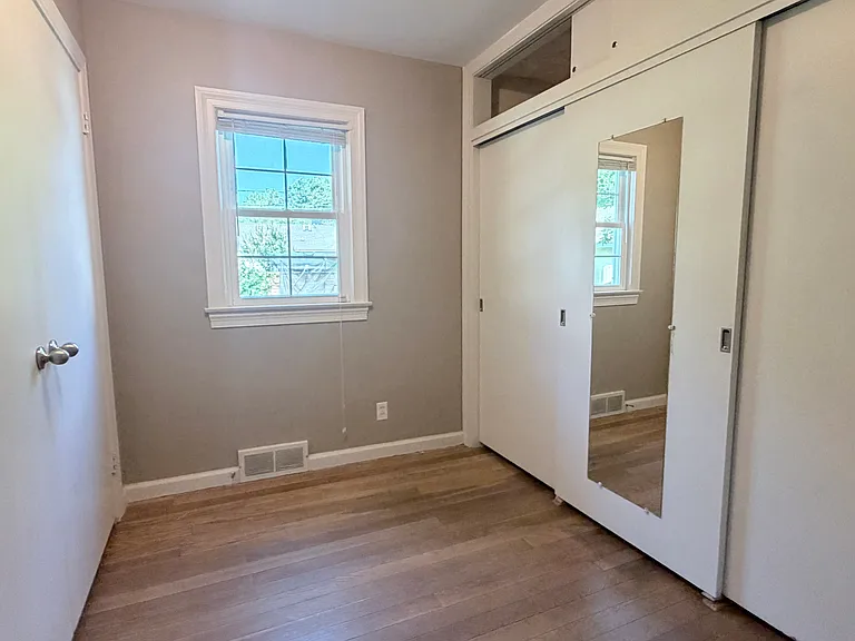 555 S Ruston Ave — Photo 12