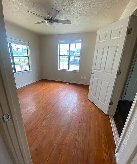 605 Giddings St — Photo 11