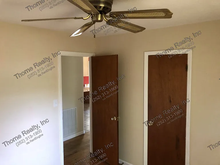 1711 Woodlawn Dr — Photo 7