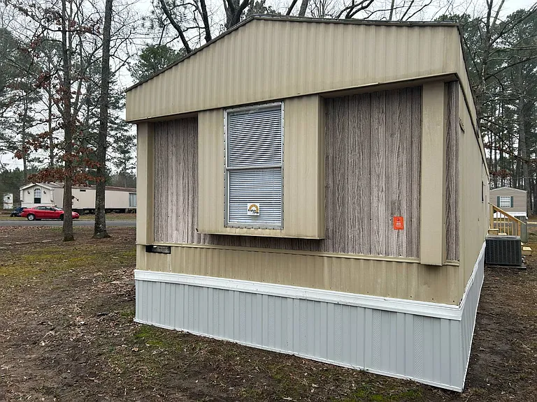 97 White Oak Vlg — Photo 2