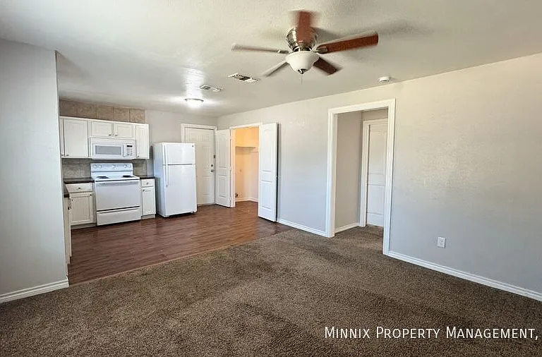 755 W Knox St #FS-1 — Photo 4