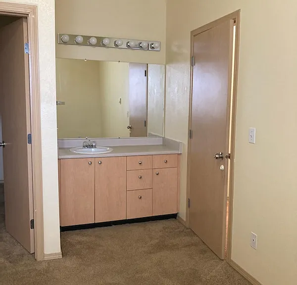 Oasis Apartments — Photo 38