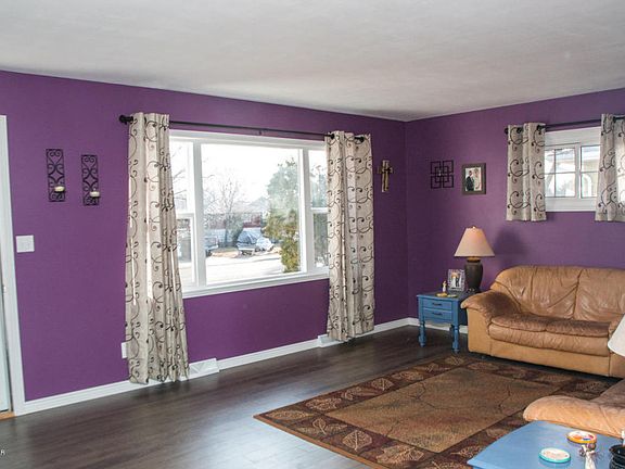3rd image of 621 Riverview Dr E