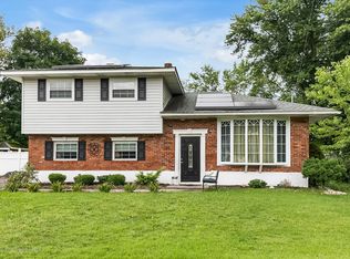 30 Roberta Dr, Howell, NJ 07731