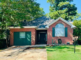 15 Ashland Ave, Brandon, MS 39047