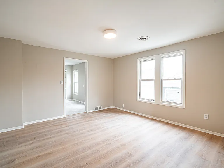 305 E Clarence St #A — Photo 4