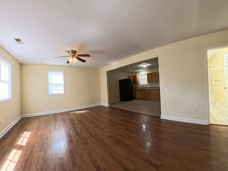 204-206 Perry Rd — Photo 11