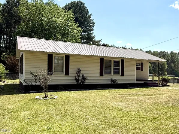42 Happy Trails Ln, Dunn, NC 28334