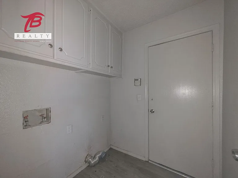 6811 Lyrewood Ln — Photo 31