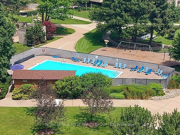 4th image of 812 Burnhamthorpe Rd #1408