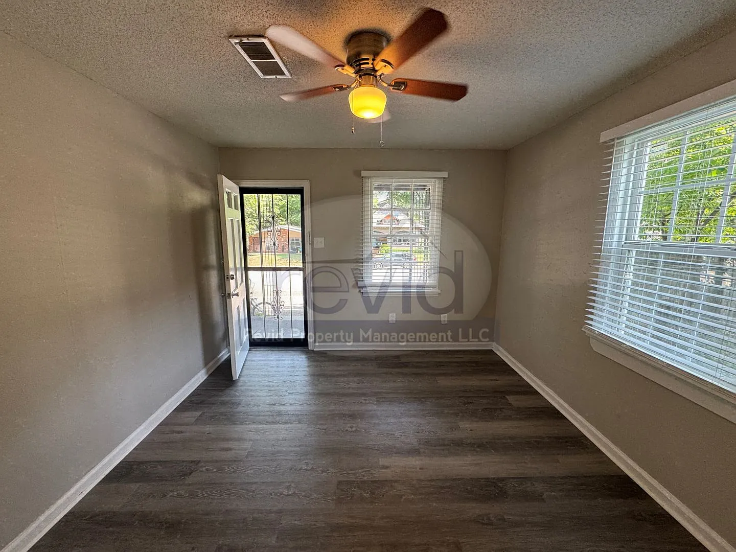 2051 Peabody Ave — Photo 4
