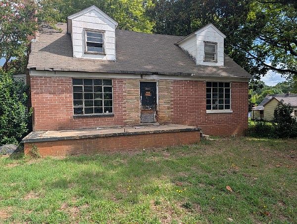 1st image of 701 Plain St