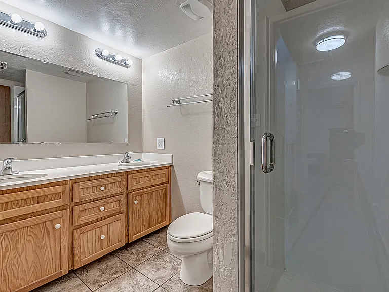 553 N 700 E — Photo 11