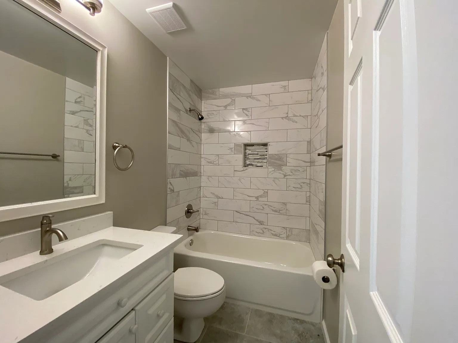 3 bed, 3.5 bath, 1784 sqft, $5,300 — Photo 4