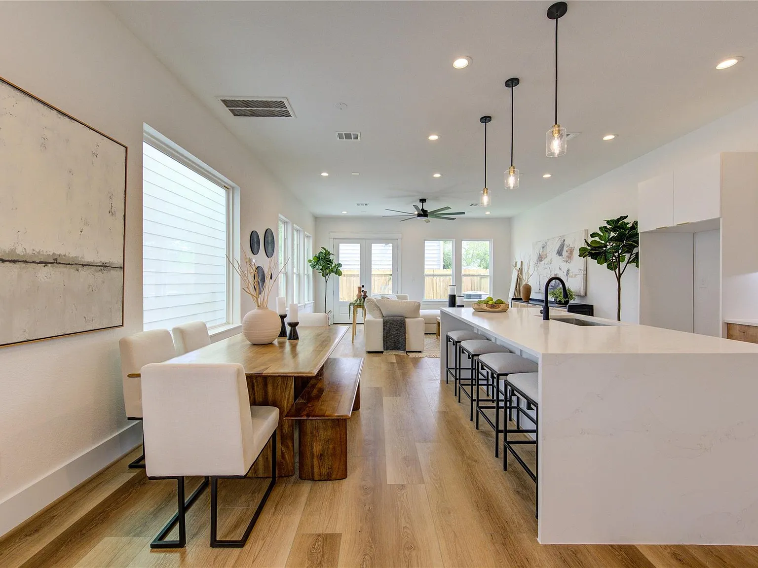 3 bed, 3.5 bath, 2169 sqft, $3,150 — Photo 3