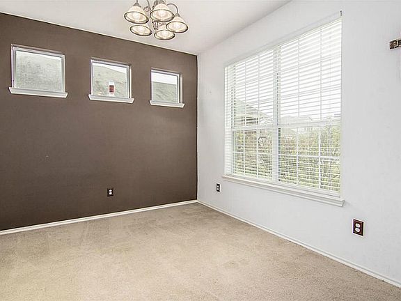 4th image of 3206 Raymond Ct