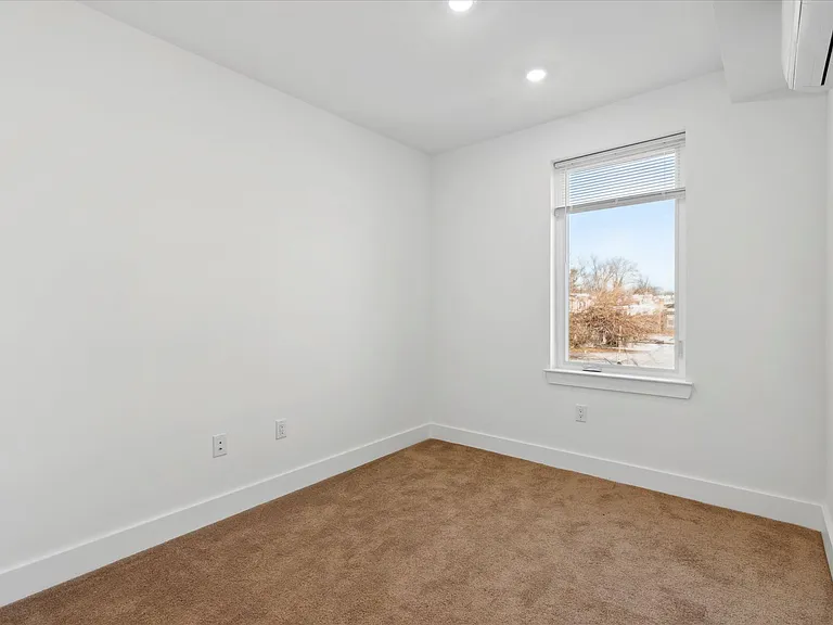 85 E Sharpnack St — Photo 12