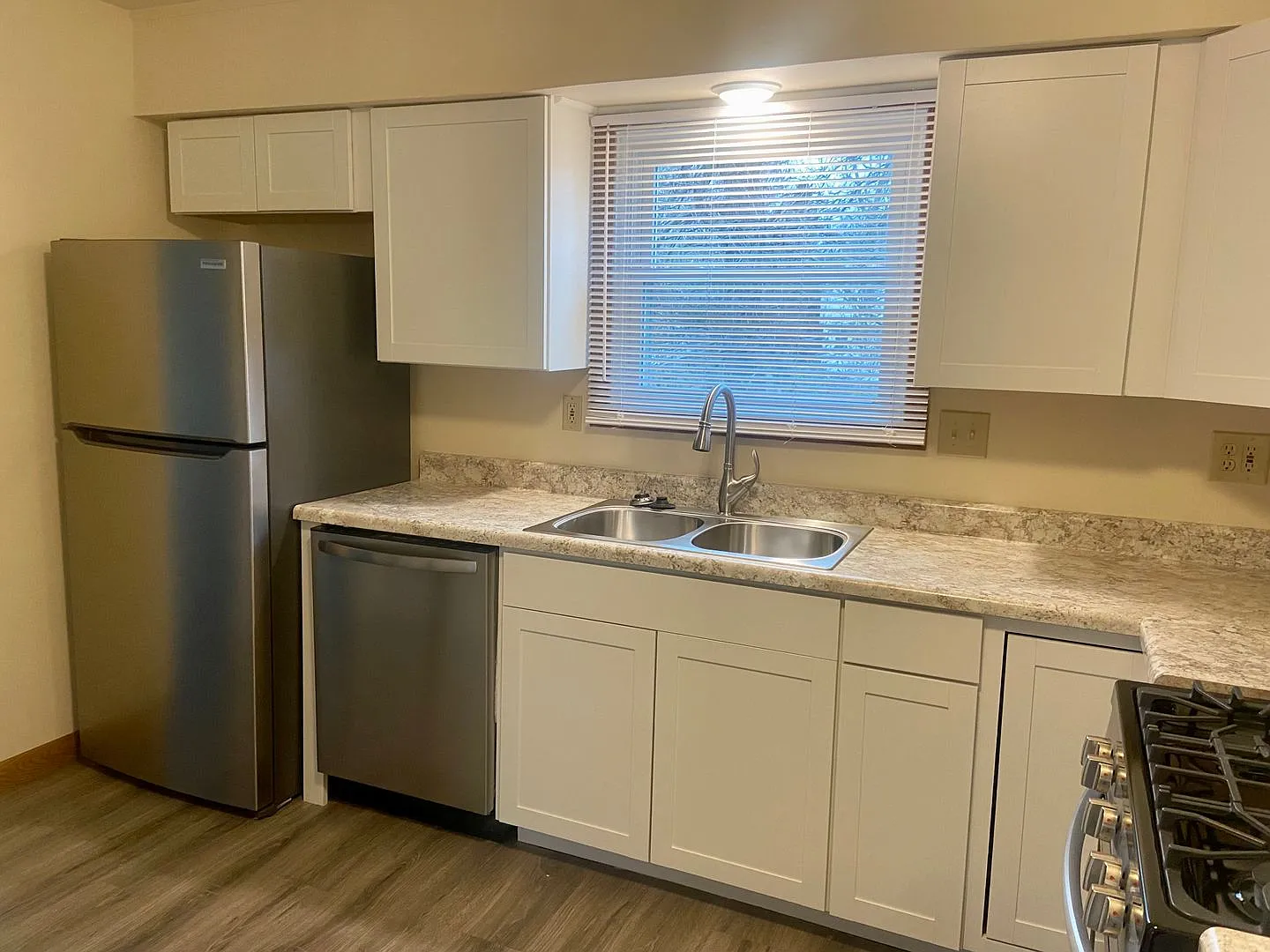 2904-2910 Tamarack Drive — Photo 2