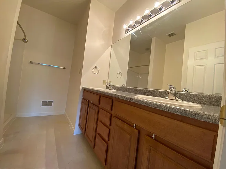 106 Amber Ln — Photo 6