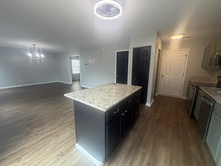 1755 Polaris Dr — Photo 18