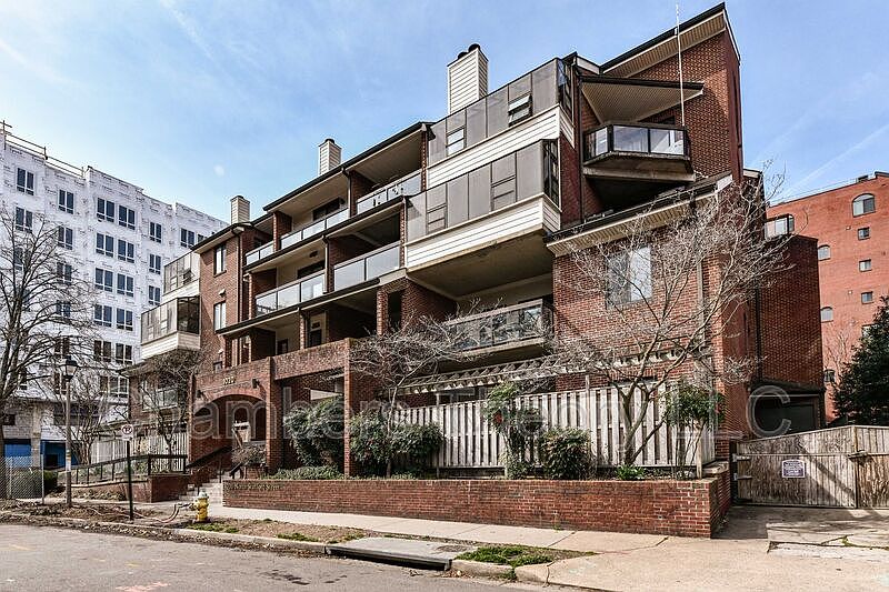 1st image of 1020 N Stafford St APT 109