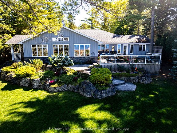 4th image of 1036 River Rd E