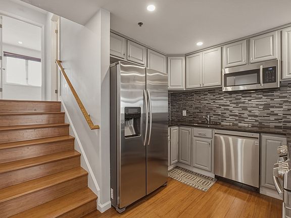 5th image of 4 Duck Pond Rd APT 225