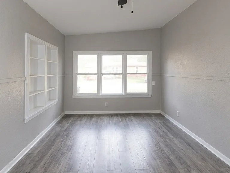 4609 Moravian Dr — Photo 4