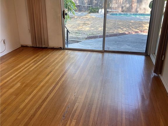 4th image of 8403 Yolanda Ave