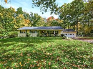140 New Rd, Moosup, CT 06354