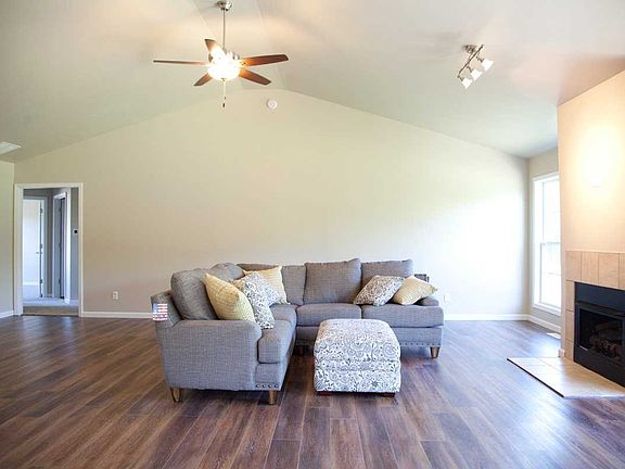 5th image of 2108 Bremmerton Dr