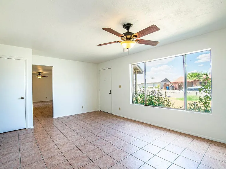 1535 W Capri Ave — Photo 9
