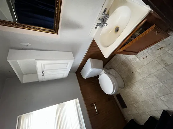 319 S 10th St, Belleville, IL 62220