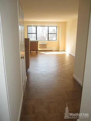 Rented by Manhattan Connection | media 3