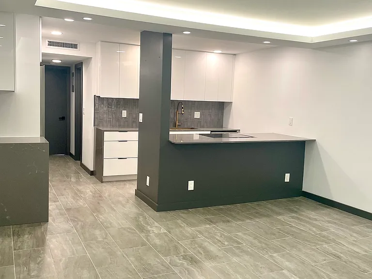 1901 N Andrews Ave #203 — Photo 2