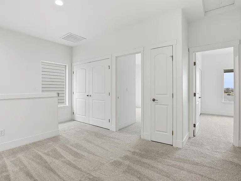 639 N Creative Way — Photo 4