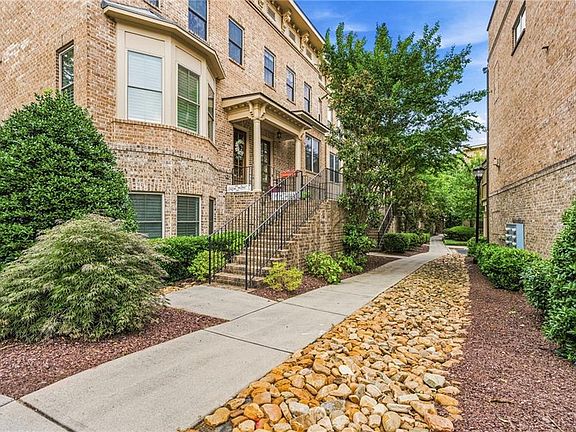 2nd image of 519 Ansley Cir NE