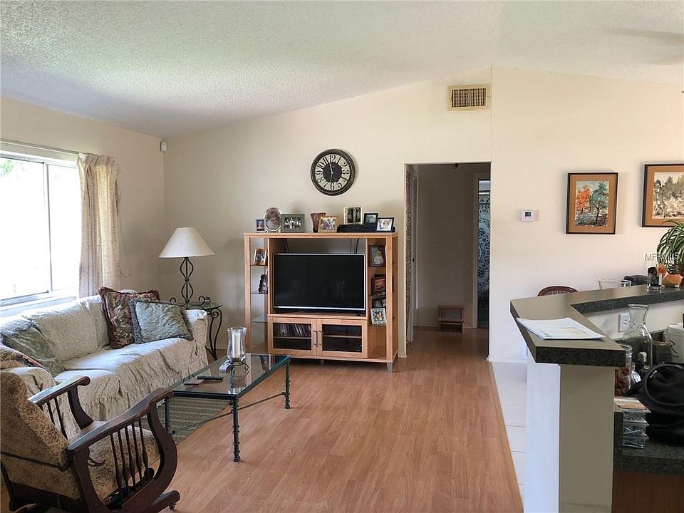 2nd image of 913 Hollow Pine Rd