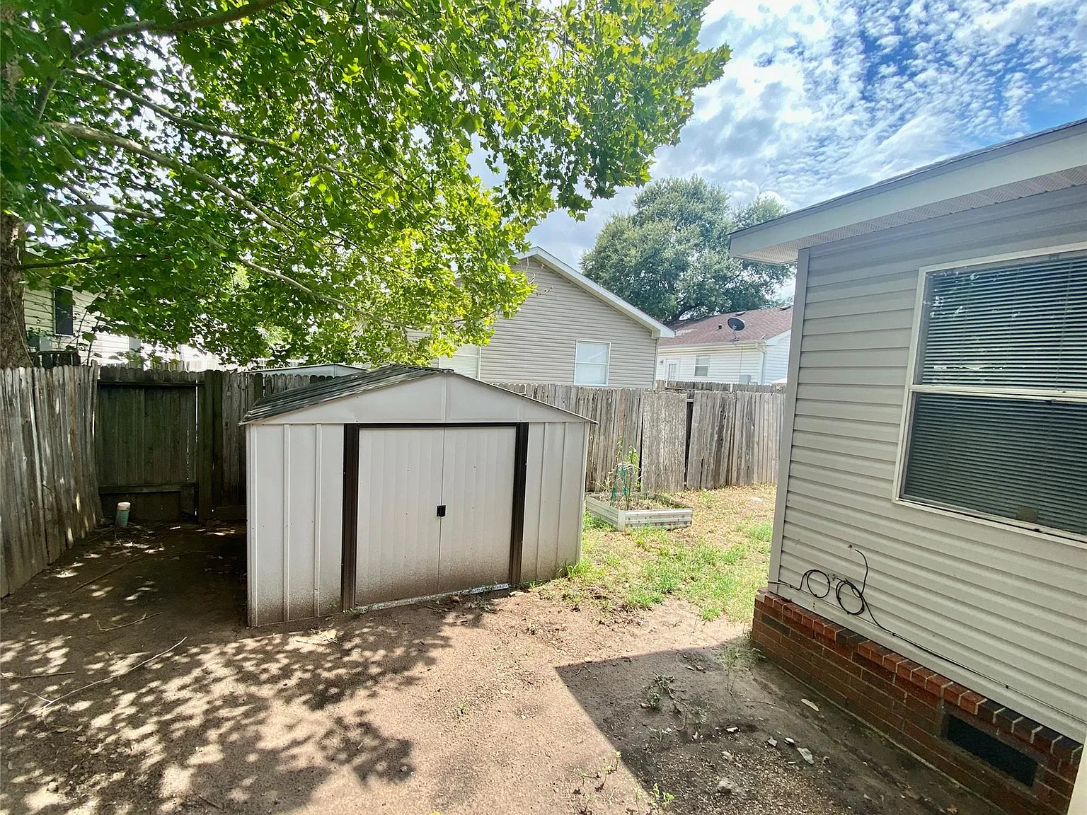 3 bed, 2.0 bath, 1290 sqft, $1,525 — Photo 2