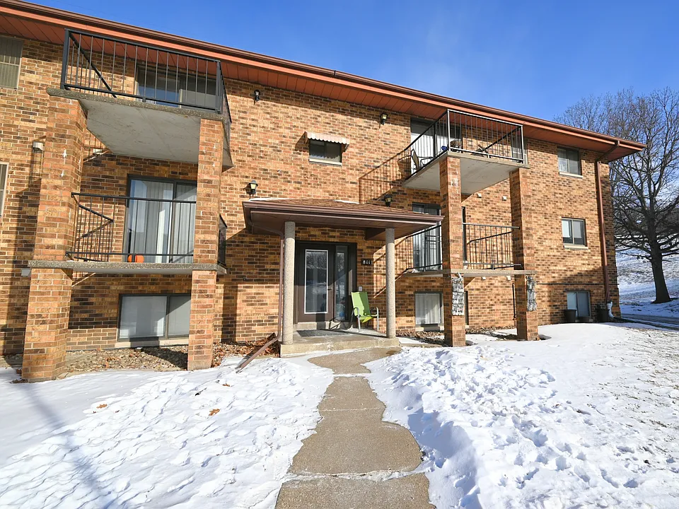 830 Hawkeye Dr